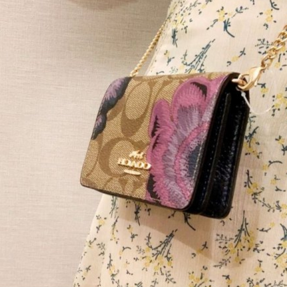 COACH Mini Wallet in Signature Canvas with purple Kaffee Fassett Print hand